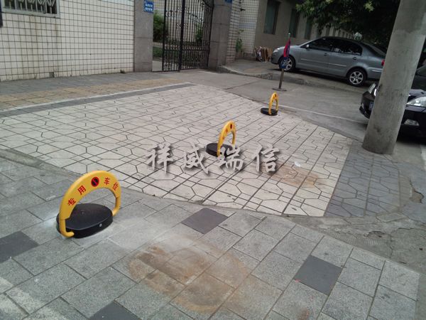 XW-遥控器型车位锁