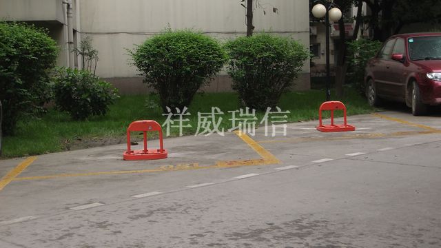 城西某小区露天车位拥挤，有效解决用户烦恼