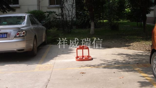 城西某小区露天车位拥挤，有效解决用户烦恼